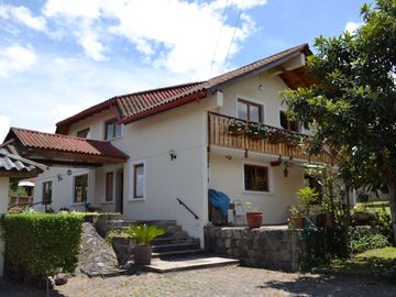 Vendo Casa de 512.91m2 con Terreno de 2386m2 en Tumbaco a 1 minuto de la Ruta Viva