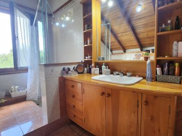 Vendo Casa de 512.91m2 con Terreno de 2386m2 en Tumbaco a 1 minuto de la Ruta Viva