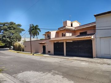 Casa Sola en Fraccionamiento Burgos Cuernavaca, Temixco, Morelos