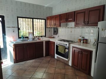 Casa Sola en Fraccionamiento Burgos Cuernavaca, Temixco, Morelos