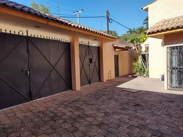 Casa Sola en Fraccionamiento Burgos Cuernavaca, Temixco, Morelos