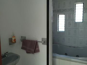 Casa Sola en Fraccionamiento Burgos Cuernavaca, Temixco, Morelos