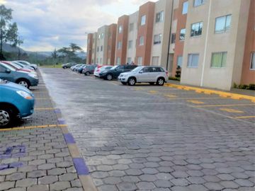 Dpto pocos años, Pomasqui vía la Mitad del Mundo