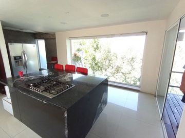 venta de Casa de Lujo con alberca y 4 recamaras en la cima, Angelopolis, Puebla