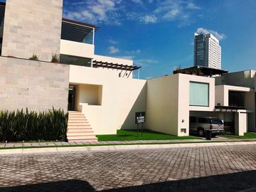 venta de Casa de Lujo con alberca y 4 recamaras en la cima, Angelopolis, Puebla