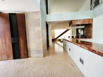 venta de Casa de Lujo con alberca y 4 recamaras en la cima, Angelopolis, Puebla