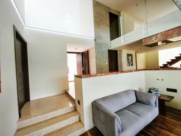 venta de Casa de Lujo con alberca y 4 recamaras en la cima, Angelopolis, Puebla