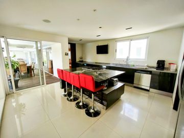 venta de Casa de Lujo con alberca y 4 recamaras en la cima, Angelopolis, Puebla