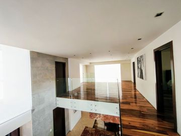 venta de Casa de Lujo con alberca y 4 recamaras en la cima, Angelopolis, Puebla