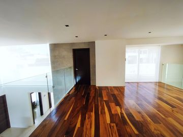 venta de Casa de Lujo con alberca y 4 recamaras en la cima, Angelopolis, Puebla