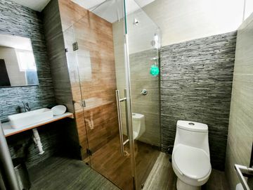 venta de Casa de Lujo con alberca y 4 recamaras en la cima, Angelopolis, Puebla