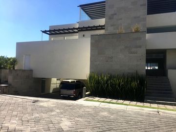 venta de Casa de Lujo con alberca y 4 recamaras en la cima, Angelopolis, Puebla