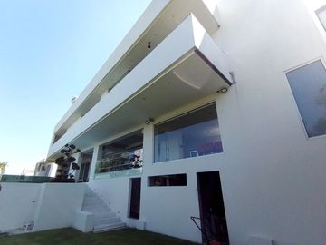 venta de Casa de Lujo con alberca y 4 recamaras en la cima, Angelopolis, Puebla