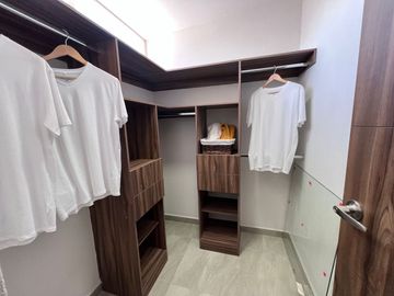 CASA EN FRACCIONAMIENTO LUCERO DEL VALLE ZAPOPAN