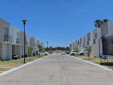 CASA EN FRACCIONAMIENTO LUCERO DEL VALLE ZAPOPAN