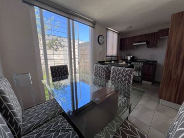 CASA EN FRACCIONAMIENTO LUCERO DEL VALLE ZAPOPAN