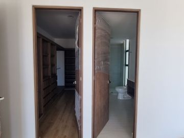 Renta de departamento con 3 recamaras y cuarto de servicio en Valle de Juriquilla