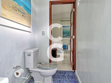 Casa en Venta en Cancun en Residencial Campestre con 6 Recamaras