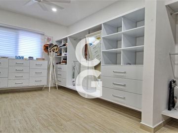 Casa en Venta en Cancun en Residencial Campestre con 6 Recamaras