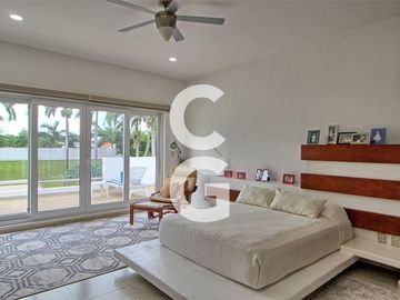 Casa en Venta en Cancun en Residencial Campestre con 6 Recamaras