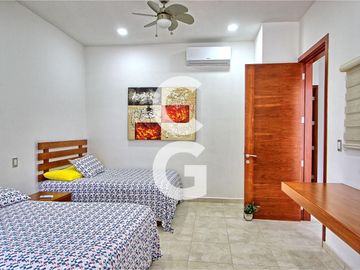 Casa en Venta en Cancun en Residencial Campestre con 6 Recamaras