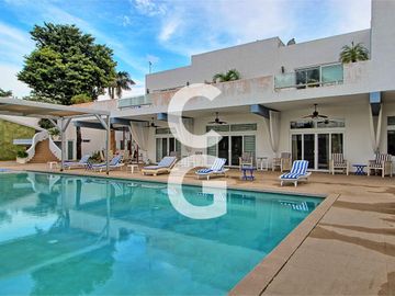 Casa en Venta en Cancun en Residencial Campestre con 6 Recamaras