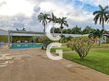 Casa en Venta en Cancun en Residencial Campestre con 6 Recamaras