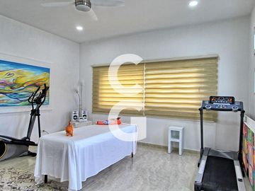 Casa en Venta en Cancun en Residencial Campestre con 6 Recamaras
