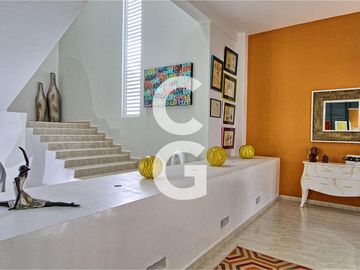 Casa en Venta en Cancun en Residencial Campestre con 6 Recamaras