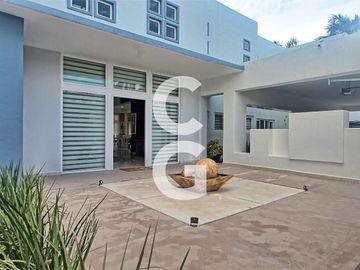 Casa en Venta en Cancun en Residencial Campestre con 6 Recamaras