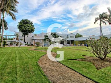Casa en Venta en Cancun en Residencial Campestre con 6 Recamaras