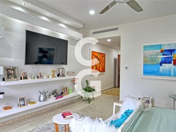 Casa en Venta en Cancun en Residencial Campestre con 6 Recamaras