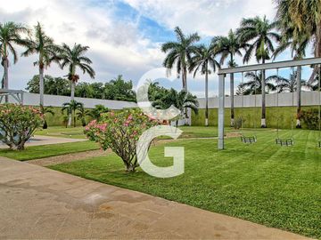 Casa en Venta en Cancun en Residencial Campestre con 6 Recamaras