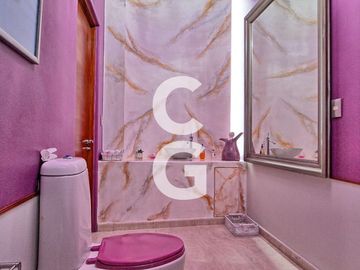 Casa en Venta en Cancun en Residencial Campestre con 6 Recamaras