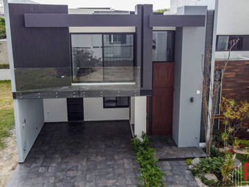 CASA FORESTA 5 LOMAS DE ANGELOPOLIS