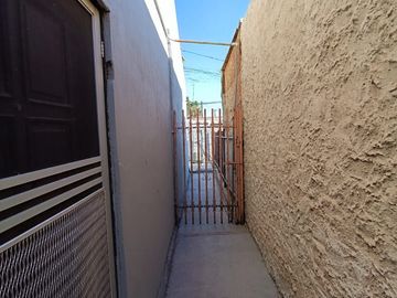 VENTA DE CASA, COLONIA RESIDENCIAS, Mexicali, Baja California A 3 MINUTOS DE LA UABC.