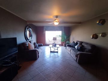 VENTA DE CASA, COLONIA RESIDENCIAS, Mexicali, Baja California A 3 MINUTOS DE LA UABC.