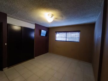 VENTA DE CASA, COLONIA RESIDENCIAS, Mexicali, Baja California A 3 MINUTOS DE LA UABC.