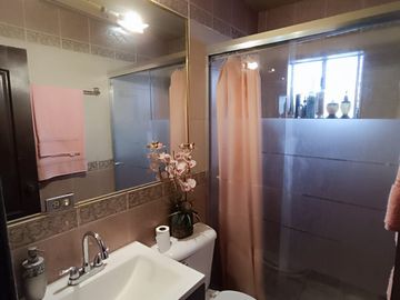 VENTA DE CASA, COLONIA RESIDENCIAS, Mexicali, Baja California A 3 MINUTOS DE LA UABC.