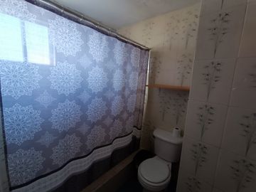 VENTA DE CASA, COLONIA RESIDENCIAS, Mexicali, Baja California A 3 MINUTOS DE LA UABC.