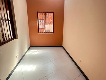 VENDO 0 PERMUTO BONITA, AMPLIA  Y CENTRAL CASA URBANA EN  CARMEN DE APICALA (TOLIMA)