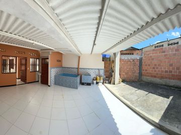 VENDO 0 PERMUTO BONITA, AMPLIA  Y CENTRAL CASA URBANA EN  CARMEN DE APICALA (TOLIMA)