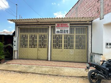 VENDO 0 PERMUTO BONITA, AMPLIA  Y CENTRAL CASA URBANA EN  CARMEN DE APICALA (TOLIMA)