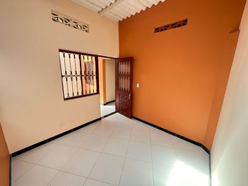 VENDO 0 PERMUTO BONITA, AMPLIA  Y CENTRAL CASA URBANA EN  CARMEN DE APICALA (TOLIMA)
