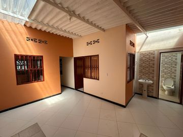 VENDO 0 PERMUTO BONITA, AMPLIA  Y CENTRAL CASA URBANA EN  CARMEN DE APICALA (TOLIMA)