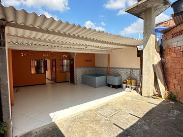 VENDO 0 PERMUTO BONITA, AMPLIA  Y CENTRAL CASA URBANA EN  CARMEN DE APICALA (TOLIMA)