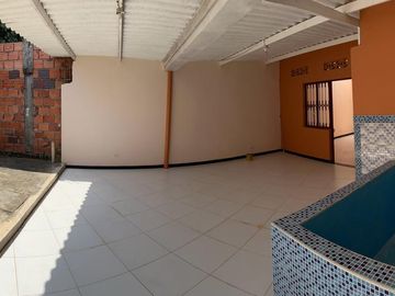 VENDO 0 PERMUTO BONITA, AMPLIA  Y CENTRAL CASA URBANA EN  CARMEN DE APICALA (TOLIMA)