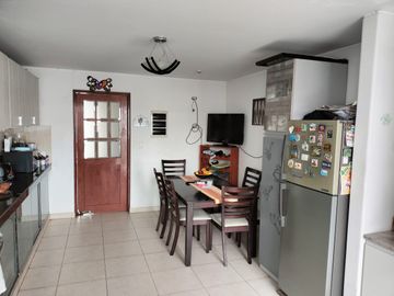 VENDO BELLA CASA EN BRISAS