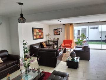 VENDO BELLA CASA EN BRISAS