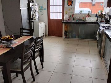 VENDO BELLA CASA EN BRISAS